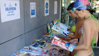 Nadar y leer: Bibliopiscina de Lena